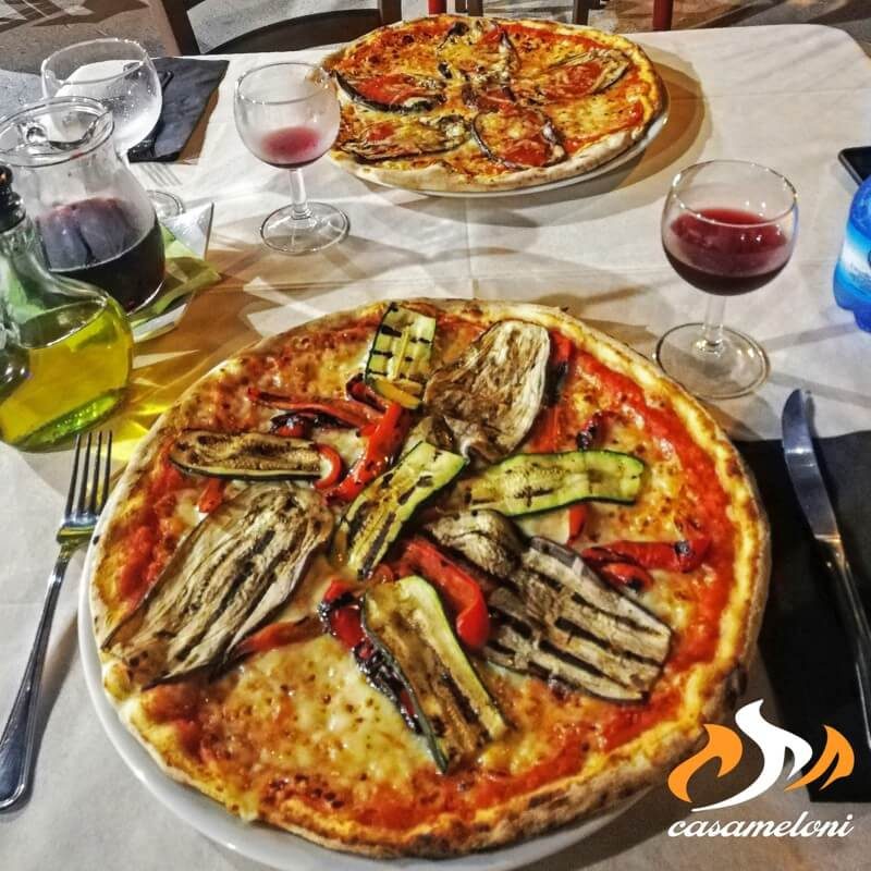 Ortolana e Parmigiana con verdure rigorosamente freschi e selezionate da produttori locali | Casameloni Pizzeria e Grill a Villasimius